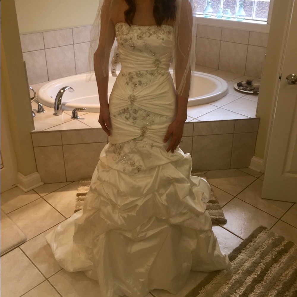 Alfred Angelo Piccione Wedding Dress